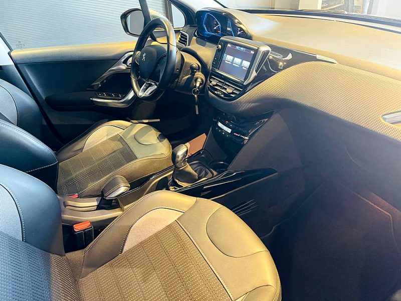 PEUGEOT 2008 1.6 BlueHDi 100 Allure Business / Carnet d'entretien Complet 