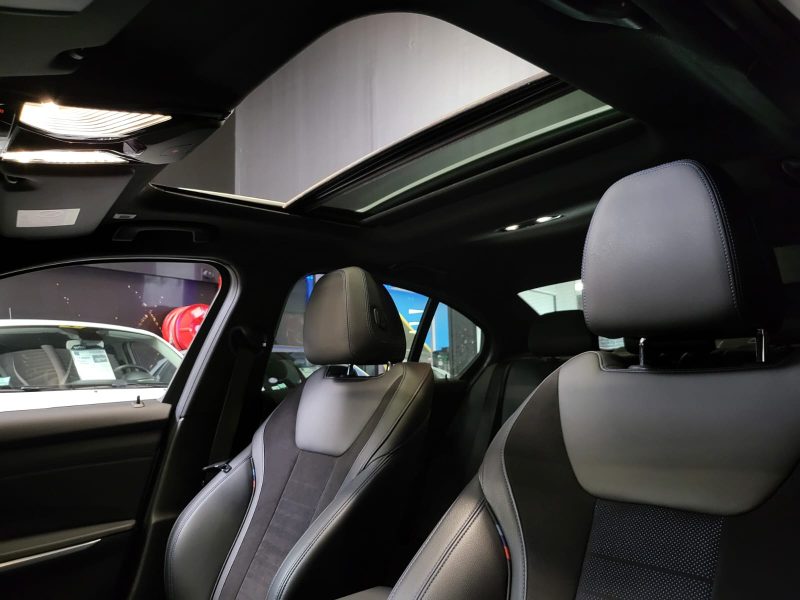 B.M.W. SERIE 3 330 e Plug-in-Hybrid PACK M SPORT 292cv /SHADOW LINE / TOIT OUVRANT / CARPLAY