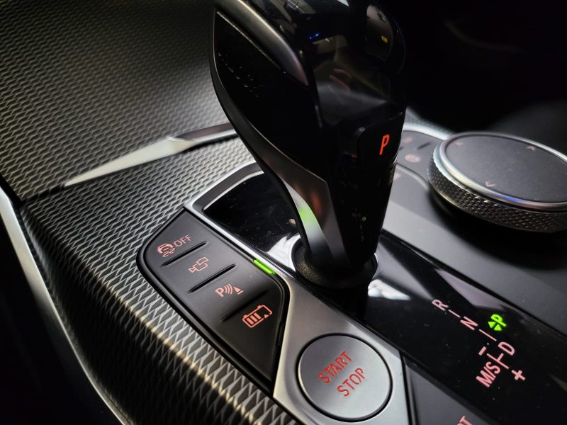 B.M.W. SERIE 3 330 e Plug-in-Hybrid PACK M SPORT 292cv /SHADOW LINE / TOIT OUVRANT / CARPLAY