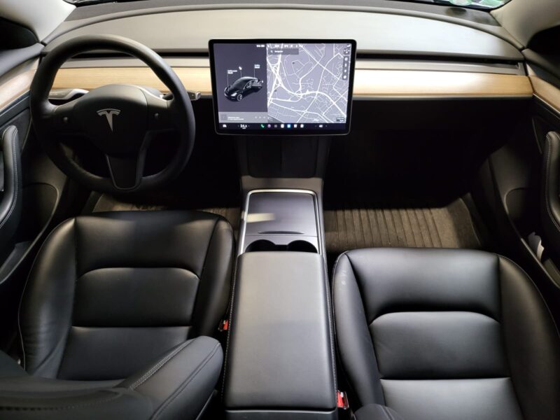 TESLA MODEL 3 EV STANDARD PLUS 275 cv 1 er MAIN / TOIT / PANO /POMPE A CHALEUR