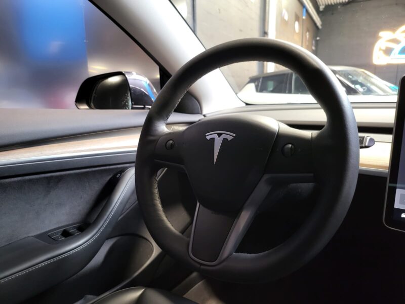 TESLA MODEL 3 EV STANDARD PLUS 275 cv 1 er MAIN / TOIT / PANO /POMPE A CHALEUR