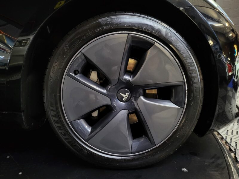 TESLA MODEL 3 EV STANDARD PLUS 275 cv 1 er MAIN / TOIT / PANO /POMPE A CHALEUR