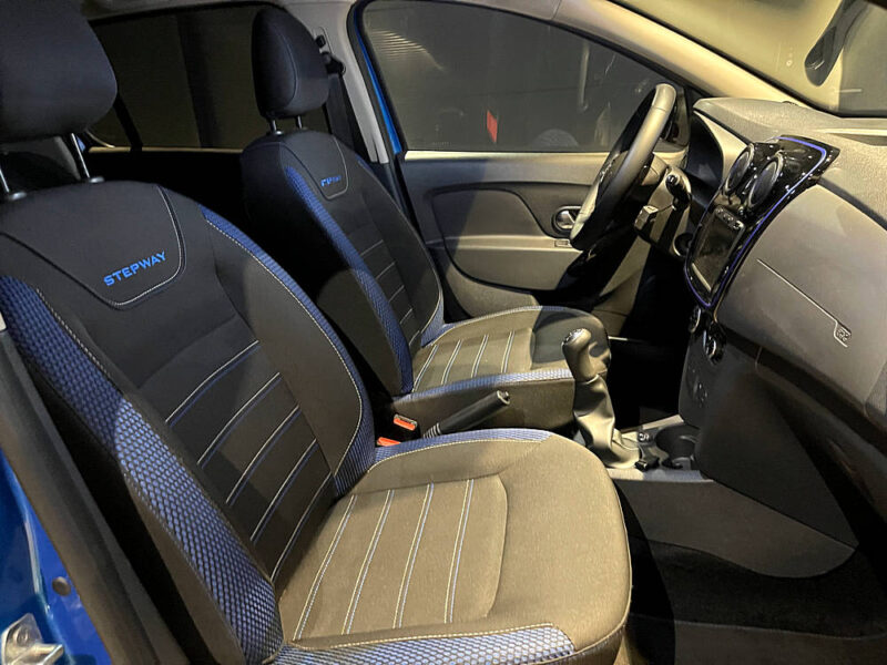 DACIA SANDERO 15 ans ECO-G 100 Attelage / Carnet d'entretien Complet 