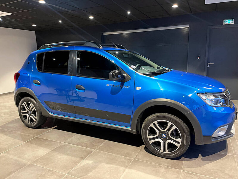 DACIA SANDERO 15 ans ECO-G 100 Attelage / Carnet d'entretien Complet 