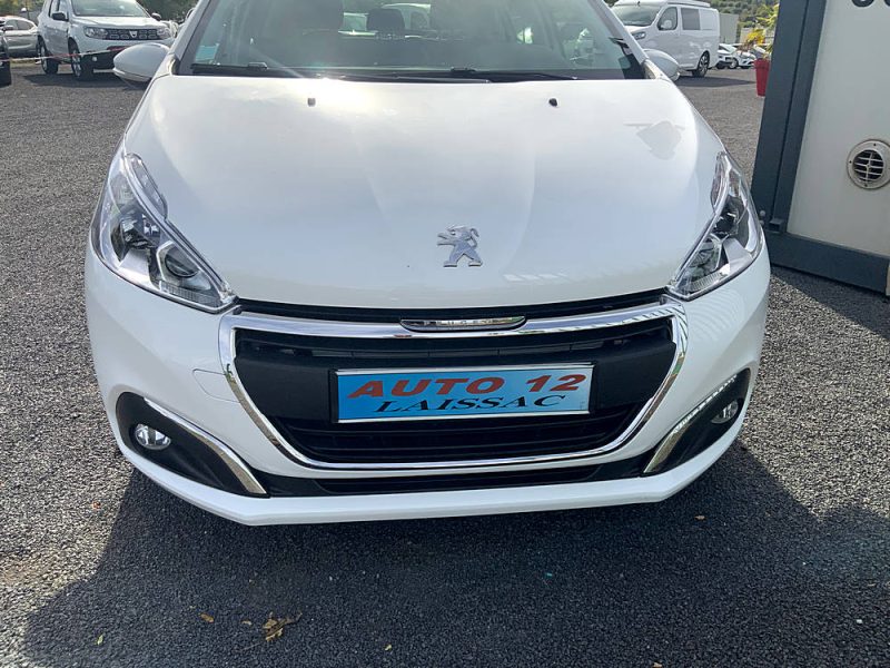 PEUGEOT 208  2020