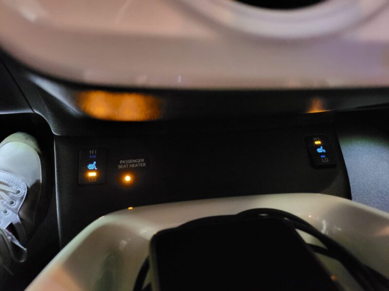 TOYOTA PRIUS IV Hybrid 1.8 VVT-i 122/98cv Lounge CVT // TOIT OUVRANT/SIEGES CHAUFFANTS/CAMERA DE REC