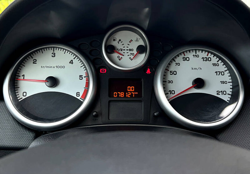 PEUGEOT 207 1.4 HDI 70 Cv 1ERE MAIN / 78 100 Kms 5 PORTES BLUETOOTH CLIMATISATION - Garantie1an