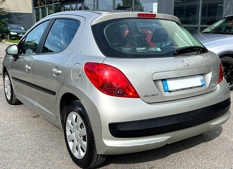 PEUGEOT 207 1.4 HDI 70 Cv 1ERE MAIN / 78 100 Kms 5 PORTES BLUETOOTH CLIMATISATION - Garantie1an