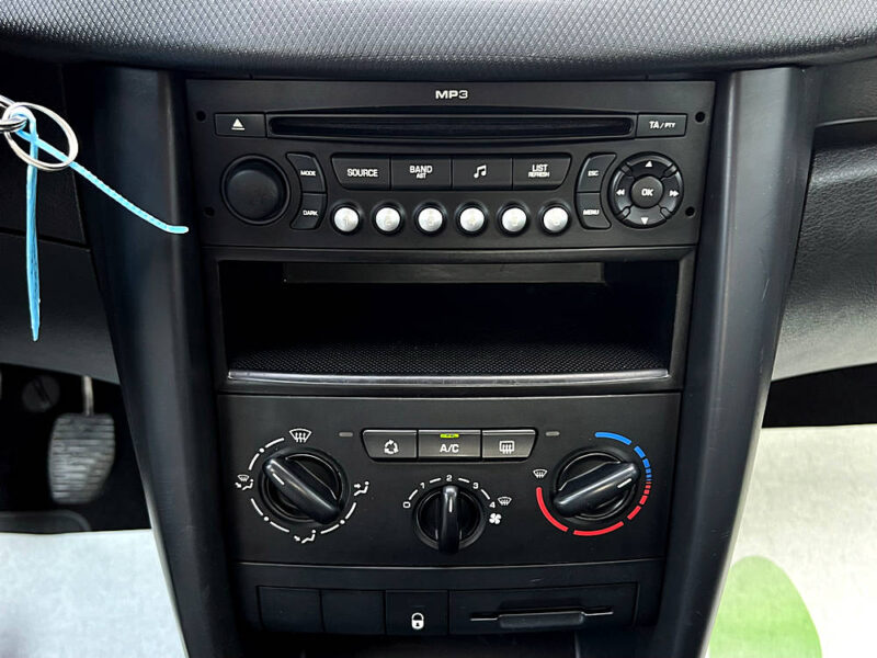 PEUGEOT 207 1.4 HDI 70 Cv 1ERE MAIN / 78 100 Kms 5 PORTES BLUETOOTH CLIMATISATION - Garantie1an