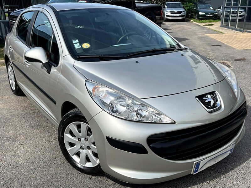 PEUGEOT 207 1.4 HDI 70 Cv 1ERE MAIN / 78 100 Kms 5 PORTES BLUETOOTH CLIMATISATION - Garantie1an