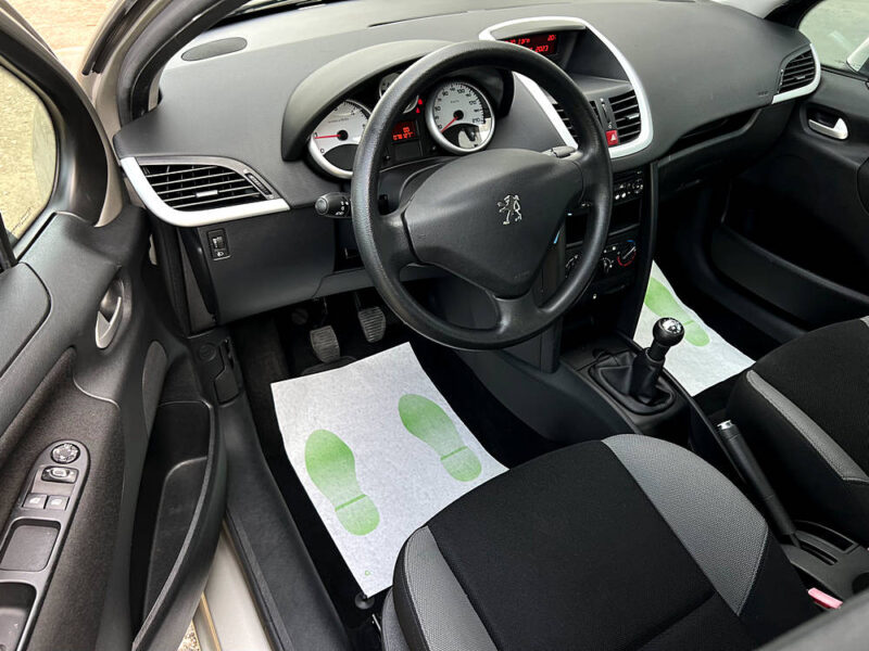 PEUGEOT 207 1.4 HDI 70 Cv 1ERE MAIN / 78 100 Kms 5 PORTES BLUETOOTH CLIMATISATION - Garantie1an