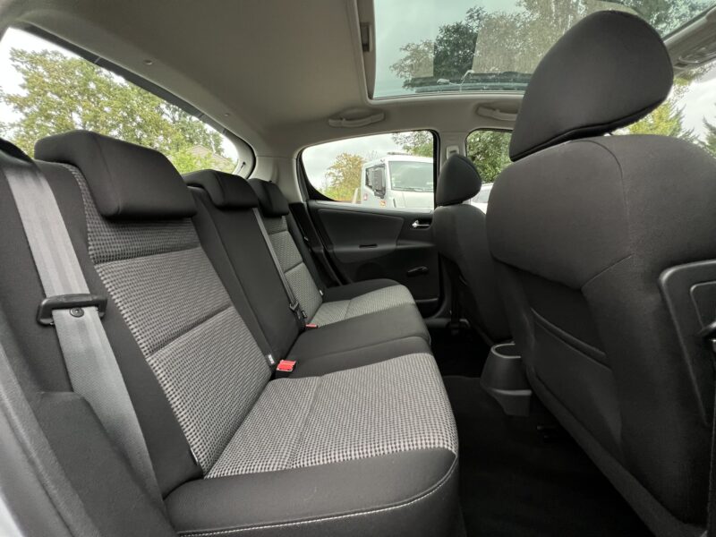 PEUGEOT 207 PHASE 2 1.6 VTI 120 Cv BOITE AUTO / 37 600 Kms TOIT PANORAMIQUE 5 PORTES - Garantie1an