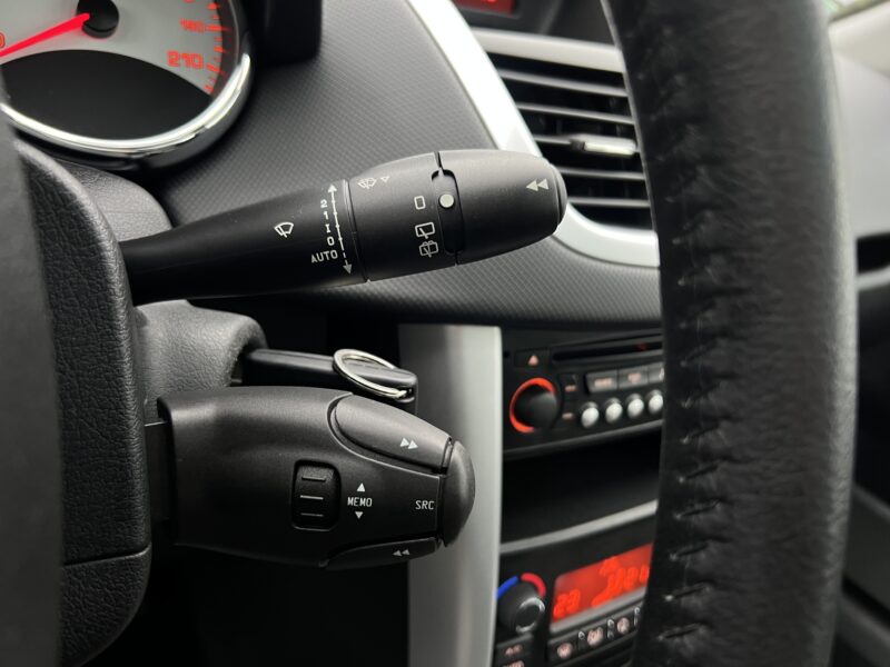 PEUGEOT 207 PHASE 2 1.6 VTI 120 Cv BOITE AUTO / 37 600 Kms TOIT PANORAMIQUE 5 PORTES - Garantie1an