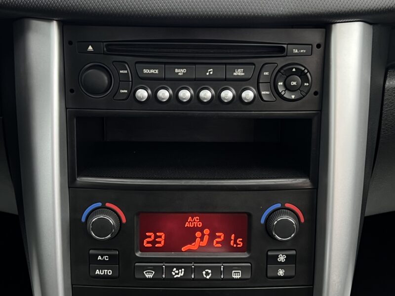 PEUGEOT 207 PHASE 2 1.6 VTI 120 Cv BOITE AUTO / 37 600 Kms TOIT PANORAMIQUE 5 PORTES - Garantie1an