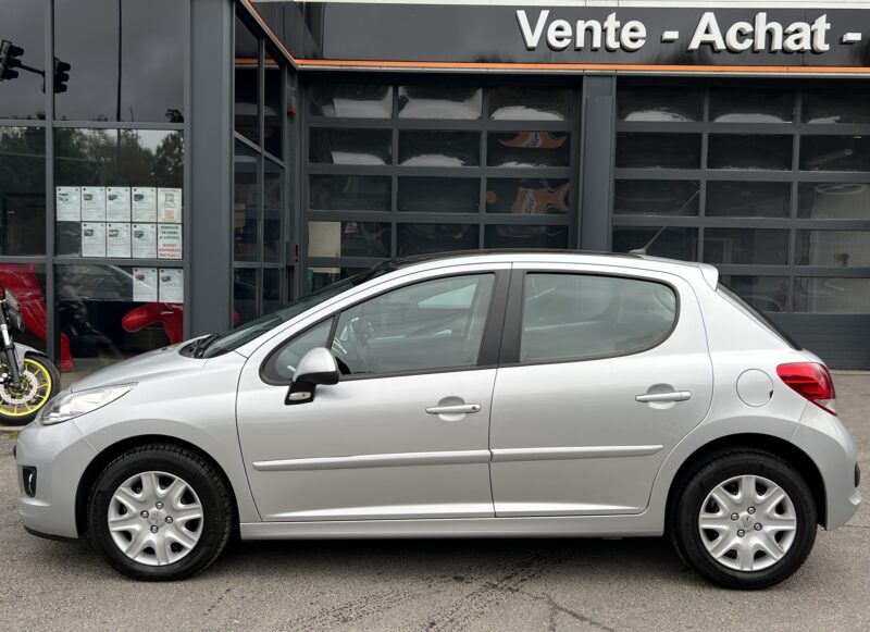 PEUGEOT 207 PHASE 2 1.6 VTI 120 Cv BOITE AUTO / 37 600 Kms TOIT PANORAMIQUE 5 PORTES - Garantie1an