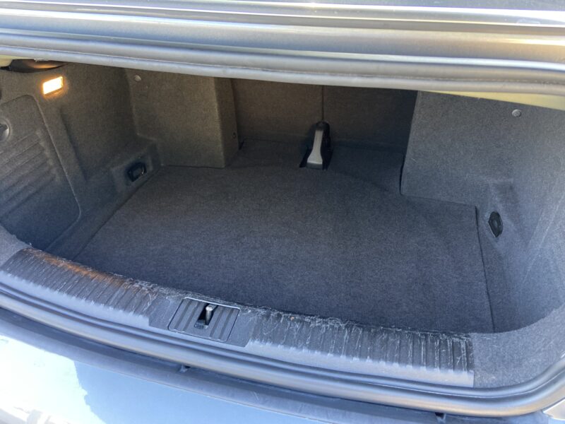 VOLKSWAGEN GOLF VI CABRIOLET 1.6 TDI 105 CARAT