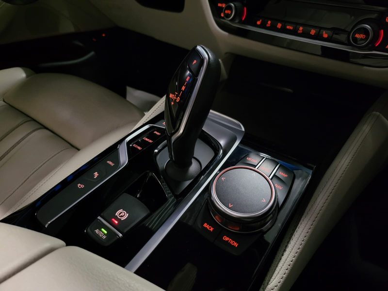 BMW SERIE 5 2017 530 e Hybrid 252cv Luxury /SIEGE ELECTRIQUE+TOIT OUVRANT+HAYON ELECTRIQUE/