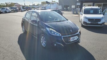 PEUGEOT 208 1.2 PureTech 83 SIGNATURE