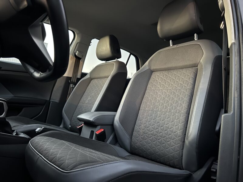 VOLKSWAGEN T-CROSS CARAT 1.0 TSI 116 1ERE MAIN / DSG7 CARPLAY & ANDROID CAMERA KEYLESS - Garantie1an