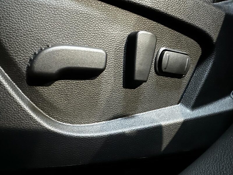 1.6 E-TECH 143 cv ENGINEERED / TOIT OUVRANT / CARPLAY / SIEGES ELECTRIQUE