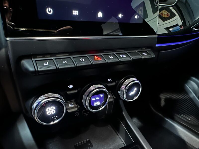 1.6 E-TECH 143 cv ENGINEERED / TOIT OUVRANT / CARPLAY / SIEGES ELECTRIQUE