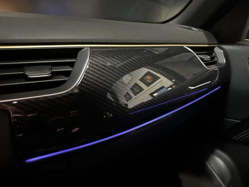 1.6 E-TECH 143 cv ENGINEERED / TOIT OUVRANT / CARPLAY / SIEGES ELECTRIQUE