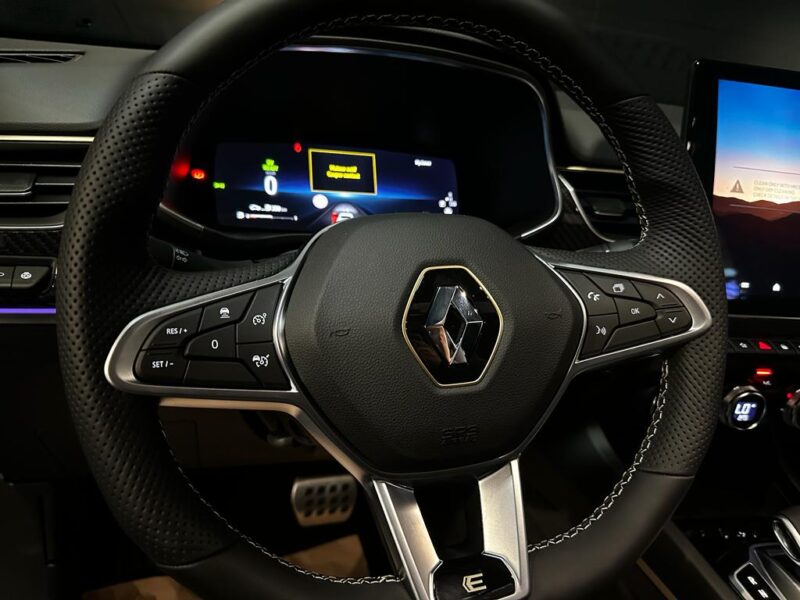 1.6 E-TECH 143 cv ENGINEERED / TOIT OUVRANT / CARPLAY / SIEGES ELECTRIQUE