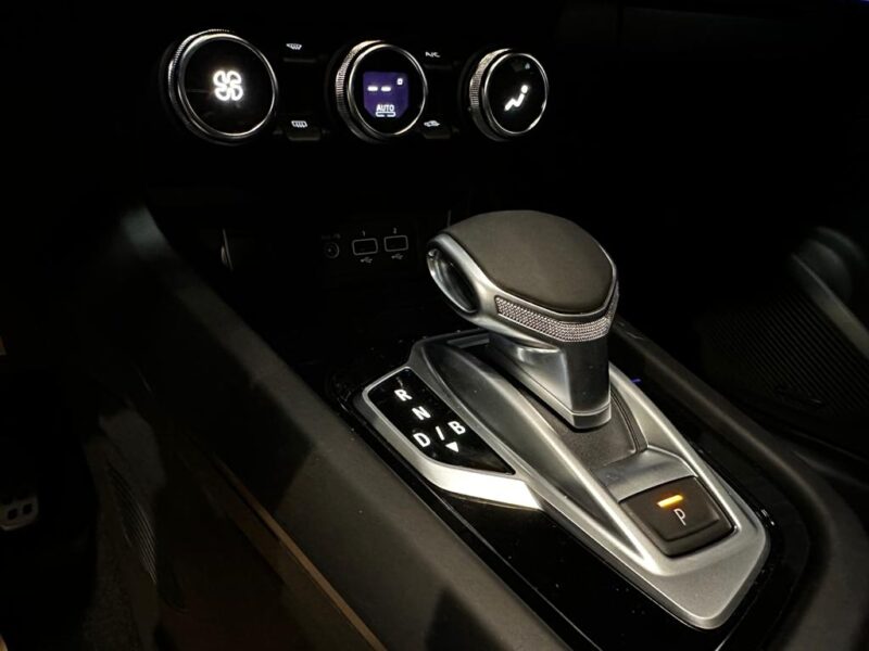 1.6 E-TECH 143 cv ENGINEERED / TOIT OUVRANT / CARPLAY / SIEGES ELECTRIQUE