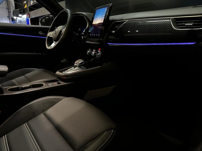 1.6 E-TECH 143 cv ENGINEERED / TOIT OUVRANT / CARPLAY / SIEGES ELECTRIQUE