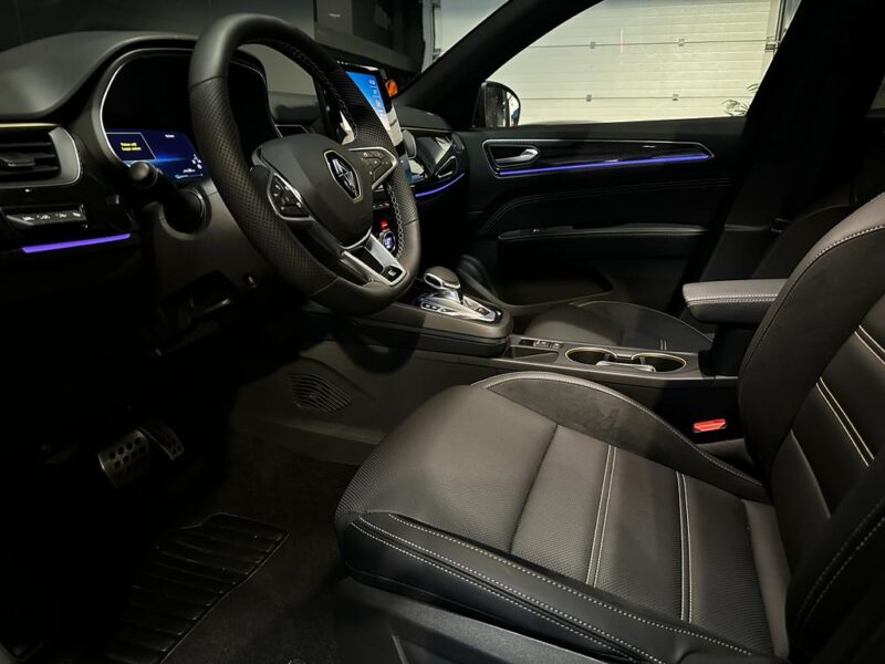 1.6 E-TECH 143 cv ENGINEERED / TOIT OUVRANT / CARPLAY / SIEGES ELECTRIQUE