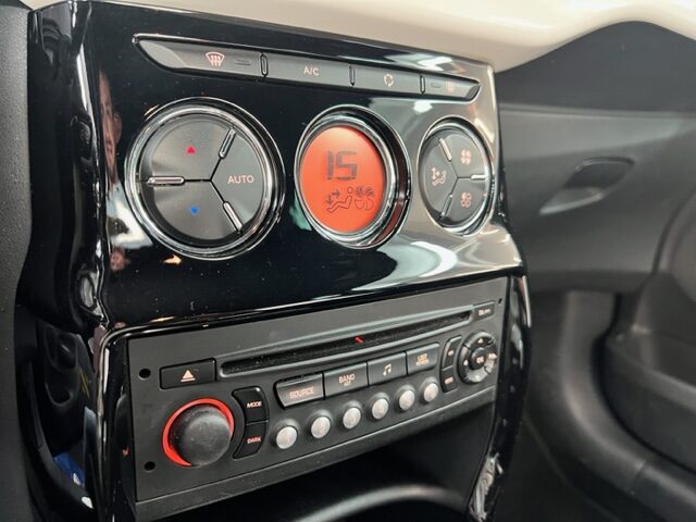 CITROEN DS3 1,6 VTI 120CH SO CHIC 2011