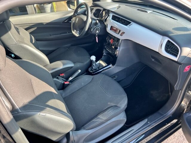 CITROEN DS3 1,6 VTI 120CH SO CHIC 2011