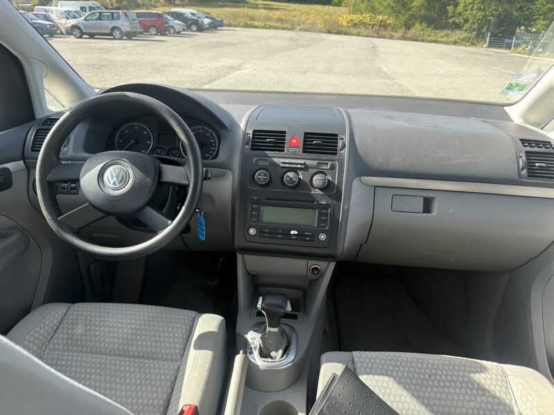 VOLKSWAGEN TOURAN 2004