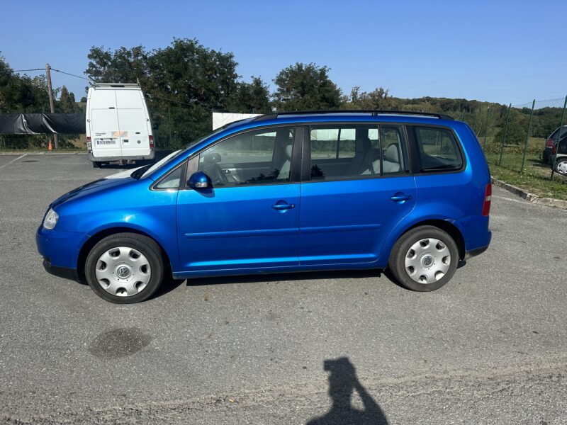 VOLKSWAGEN TOURAN 2004