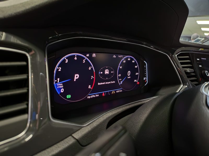 VOLKSWAGEN T-ROC 2.0 TSI 4motion FIRST EDITION 190cv / TOIT OUVRANT / CARPLAY / DSG7