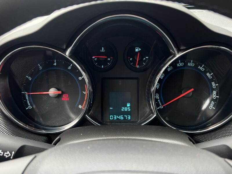 CHEVROLET CRUZE LTZ 1.8 141 1ERE MAIN 34 600 Kms ATTELAGE GPS TOIT OUVRANT REGULATEUR - Garantie1an