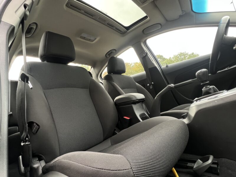 CHEVROLET CRUZE LTZ 1.8 141 1ERE MAIN 34 600 Kms ATTELAGE GPS TOIT OUVRANT REGULATEUR - Garantie1an