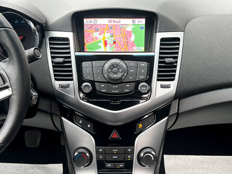 CHEVROLET CRUZE LTZ 1.8 141 1ERE MAIN 34 600 Kms ATTELAGE GPS TOIT OUVRANT REGULATEUR - Garantie1an