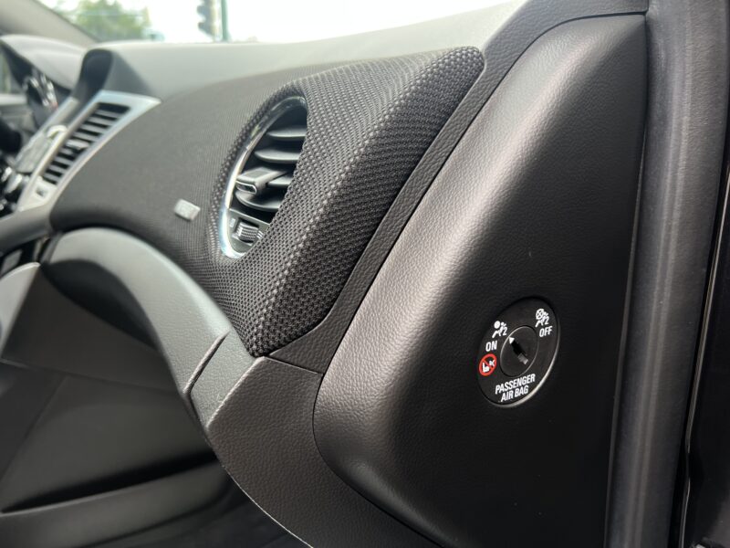 CHEVROLET CRUZE LTZ 1.8 141 1ERE MAIN 34 600 Kms ATTELAGE GPS TOIT OUVRANT REGULATEUR - Garantie1an