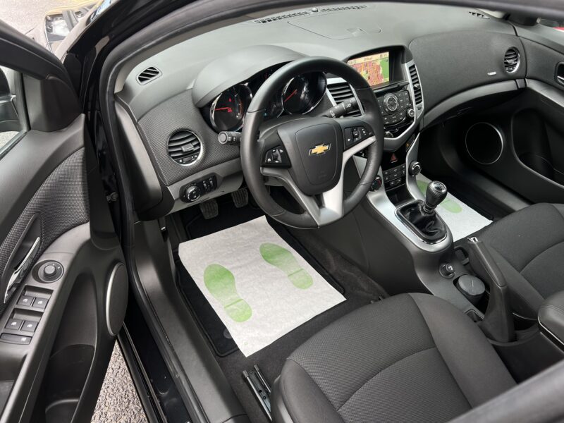 CHEVROLET CRUZE LTZ 1.8 141 1ERE MAIN 34 600 Kms ATTELAGE GPS TOIT OUVRANT REGULATEUR - Garantie1an