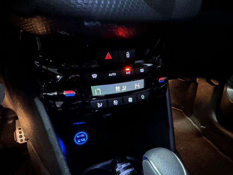 PEUGEOT 208 GT-line 1.2 Puretech 110cv EAT6 , Toit pano , Caméra