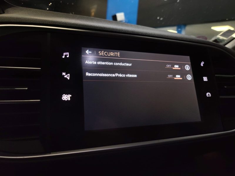 PEUGEOT 308 II 1.2 THP 110cv ALLURE PACK / TOIT PANORAMIQUE / CARPLAY / CAMERA