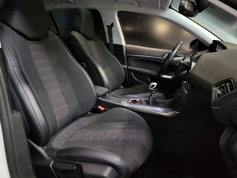 PEUGEOT 308 II 1.2 THP 110cv ALLURE PACK / TOIT PANORAMIQUE / CARPLAY / CAMERA