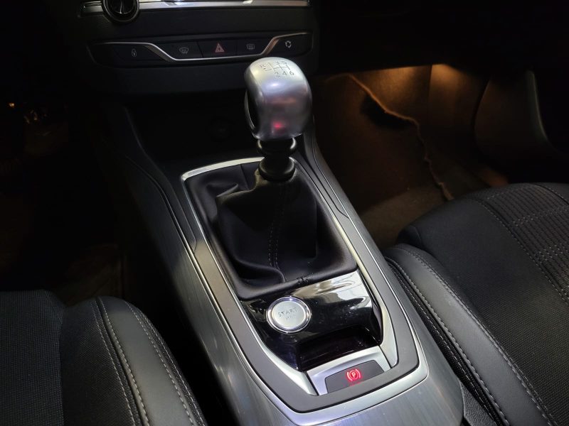 PEUGEOT 308 II 1.2 THP 110cv ALLURE PACK / TOIT PANORAMIQUE / CARPLAY / CAMERA