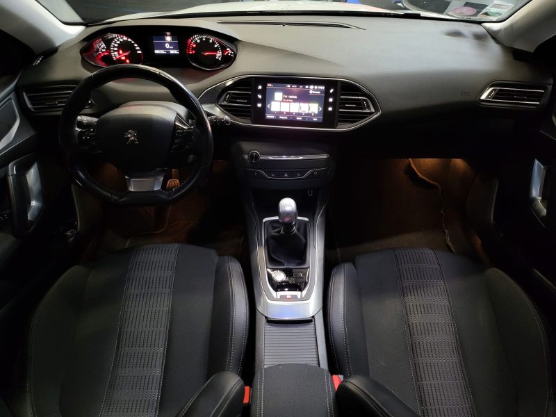 PEUGEOT 308 II 1.2 THP 110cv ALLURE PACK / TOIT PANORAMIQUE / CARPLAY / CAMERA