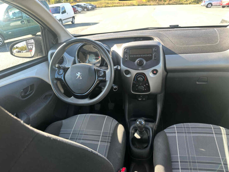 PEUGEOT 108 2016