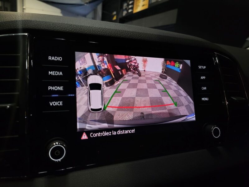 SKODA KAROQ 1.5 TSI 150cv Style DSG7 // APPLE CARPLAY/SIEGES CHAUFFANTS/ATTELAGE/CAMERA