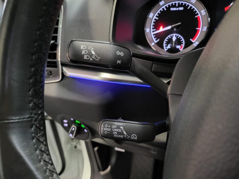 SKODA KAROQ 1.5 TSI 150cv Style DSG7 // APPLE CARPLAY/SIEGES CHAUFFANTS/ATTELAGE/CAMERA