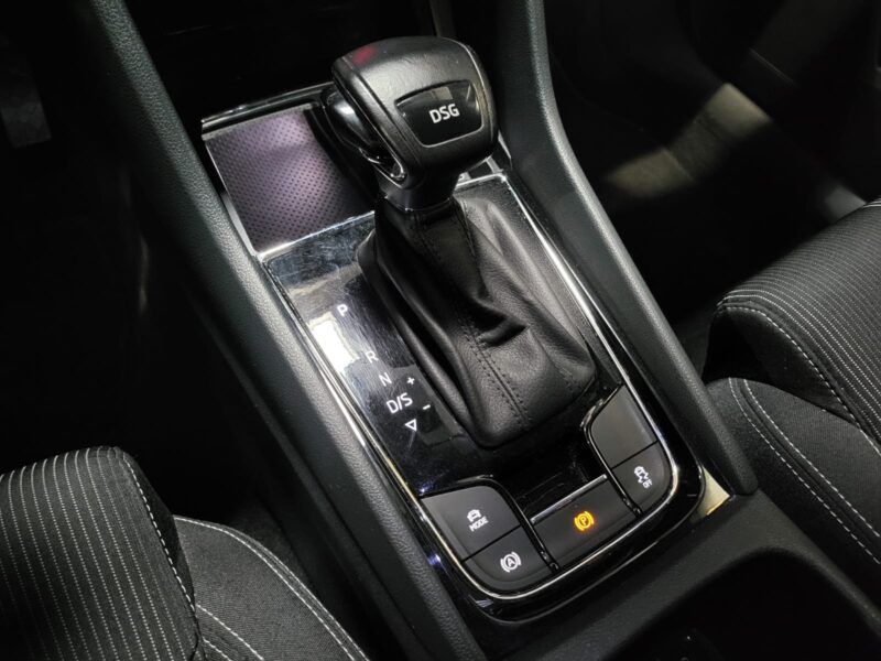 SKODA KAROQ 1.5 TSI 150cv Style DSG7 // APPLE CARPLAY/SIEGES CHAUFFANTS/ATTELAGE/CAMERA