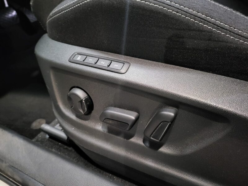 SKODA KAROQ 1.5 TSI 150cv Style DSG7 // APPLE CARPLAY/SIEGES CHAUFFANTS/ATTELAGE/CAMERA